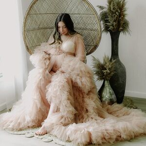 Gorgeous maternity photoshoot robe